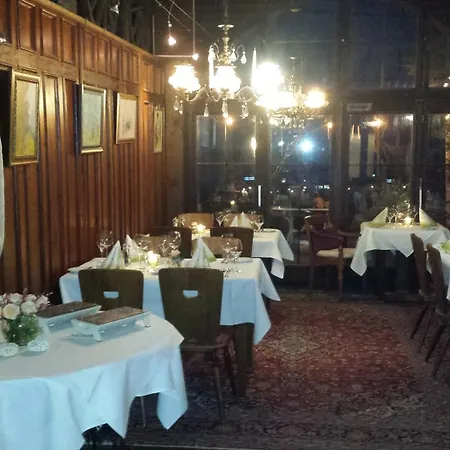 Alte Schreinerei-auberge Harlekin Πανδοχείο Randegg